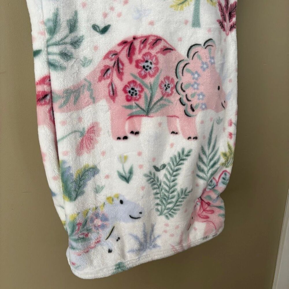 Leo’s Fort Girly Pink Purple Green Blue White Dinosaur Blanket 50 x 70 NWT - Picture 4 of 9